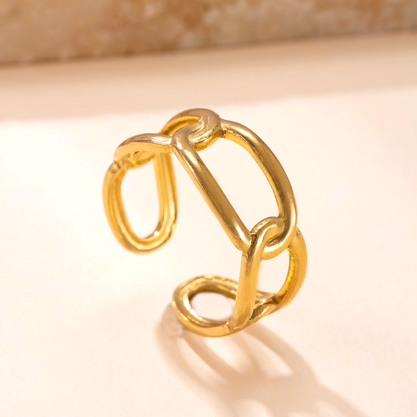 Anillo de acero inoxidable europeo y americano Moda femenina Anillo de estrella de mar hidráulico geométrico Chapado en oro de 18 quilates Anillo de amor Joyas de acero de titanio