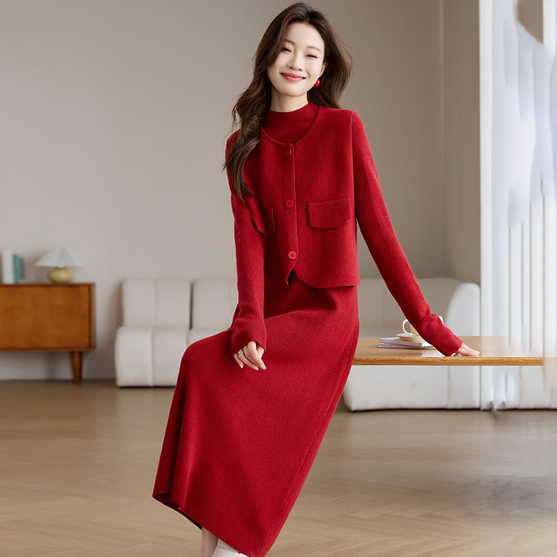 秋冬2023新款女装红色小香风套装高级时尚减龄搭配连衣裙两件套女