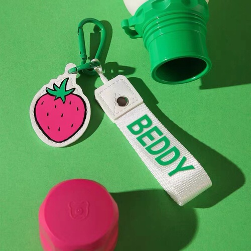 Cup Bear Sports Bottle 316 Stainless Steel Children's Insulated Water Cup Co-branded Strawberry Bear Gift for Boys and Girls