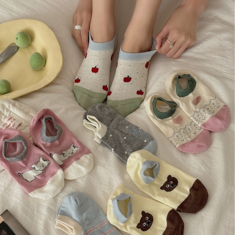 Spring and Summer Socks for Women, Fair Isle Pattern No-Show Socks, Seamless Low-Cut Invisible Socks with Silicone Anti-Slip Grip That Won'T Slip Off Spring and Summer Socks for Women, Fair Isle Pattern No-Show Socks, Seamless Low-Cut Invisible Socks with Silicone Anti-Slip Grip That Won'T Slip Off