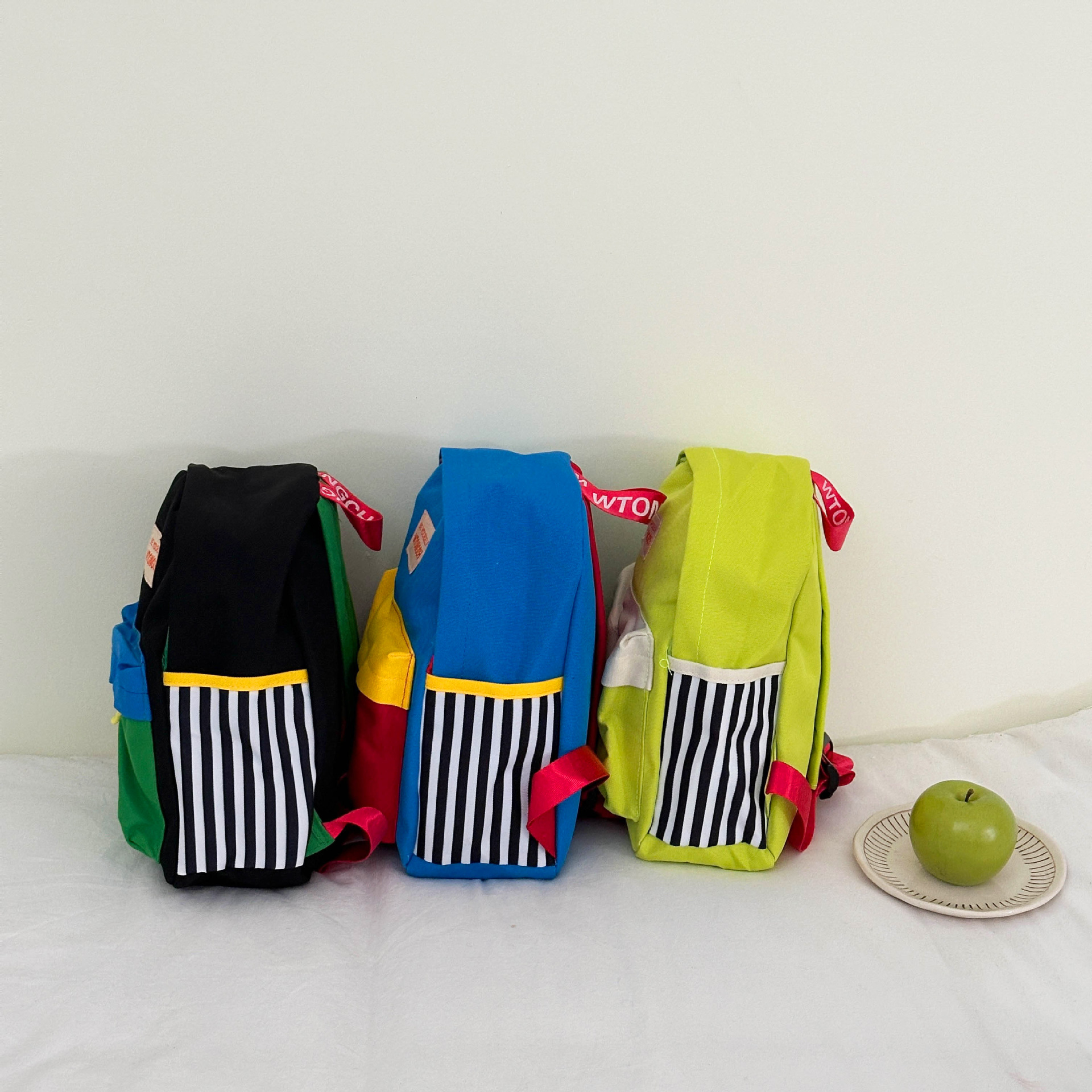Inswind Kindergarten New Kids Light Color Collapse Mochila pequeña mochila de lona para niños para niños y niñas
