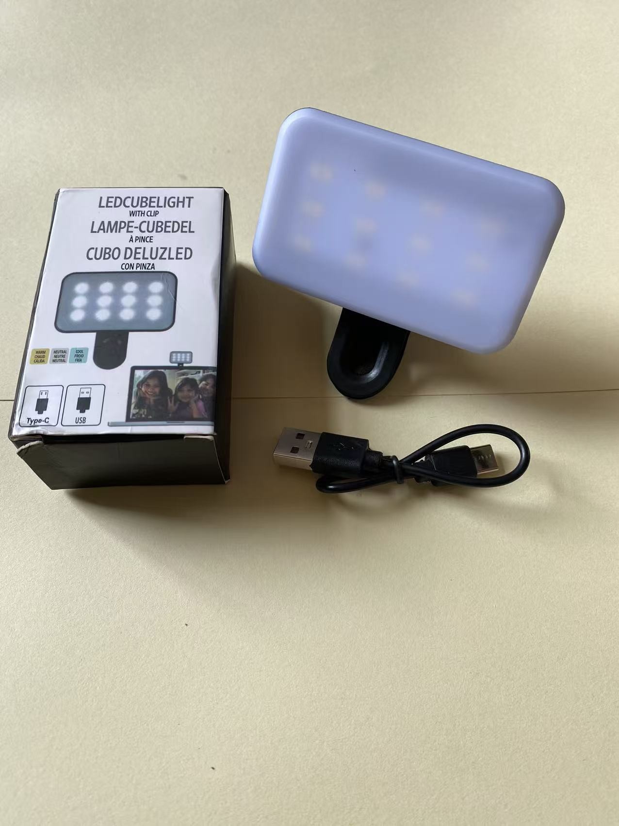 Üç Renkli Ayarlanabilir Canlı Yayın Işığı Mini Fotoğrafçılık Açık Hava Çekim Telefon Işığı Mini Taşınabilir LED Selfie Işığı Dolgu Işığı