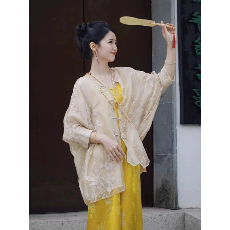 Новый китайский стиль в стиле дзен женская одежда 2025 новый высококлассный топ Tang желтый атласное платье костюм летняя одежда