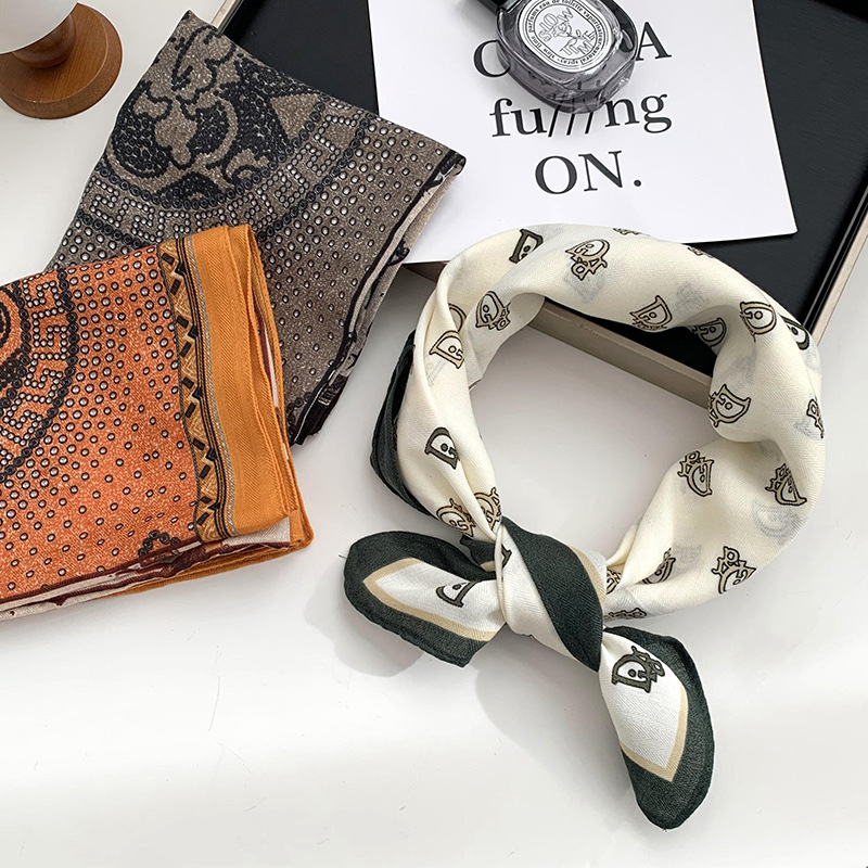 Bufandas de seda cuadrada alta sensación 2025 nuevo estilo coreano delgado moda versátil algodón lino atado pelo bolsa bufandas al por mayor