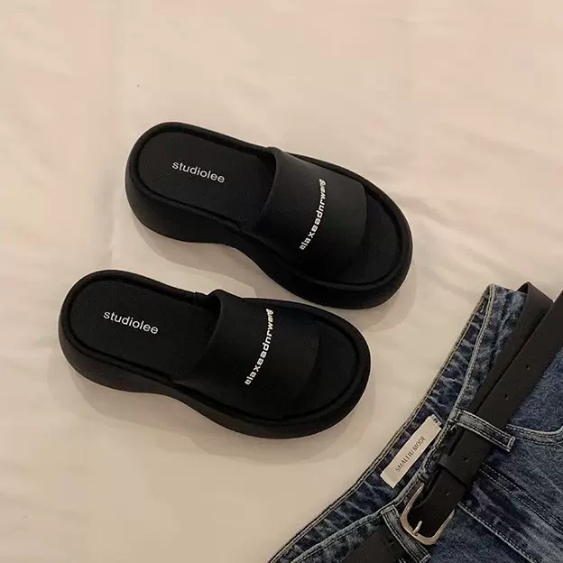 现货秒发！葡萄妈同款舒适圆头大王字母显瘦一字夏日厚底拖鞋女夏