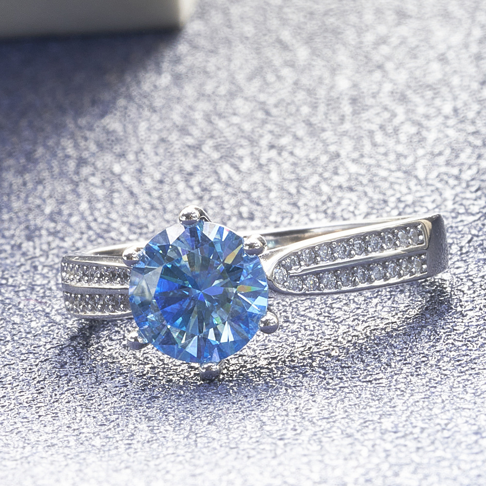 Anillo de piedra azul de diamante