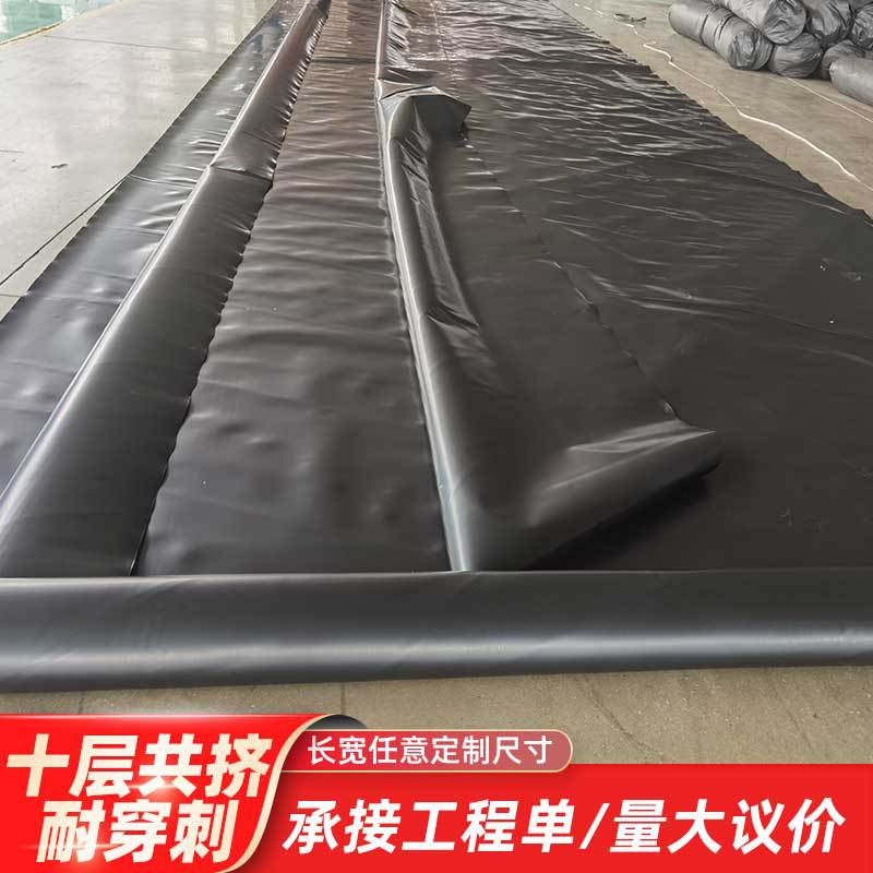HDPE土工膜厂家隔离防水定制垃圾填埋场沼气池复合两布一膜防渗膜