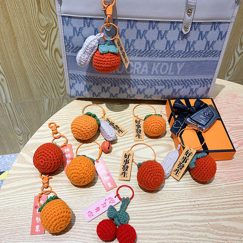 Fuzzy Crochet Good Things Happen Keychain Pendant Hand-Knitted Yarn Persimmon Schoolbag Keychain Ornament Gift