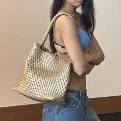 ガンガン同スタイルミディアムシャンパンカラー手織りトートバッグ大容量ショルダーショッピングバッグ脇の下の大きなバッグ女性用