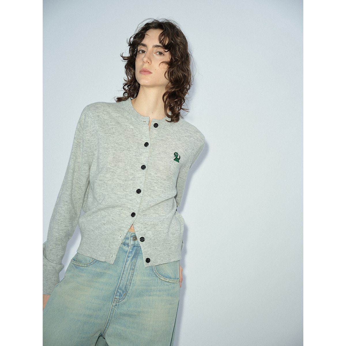 [识时]早春新品全羊毛小蛇刺绣开衫V8239