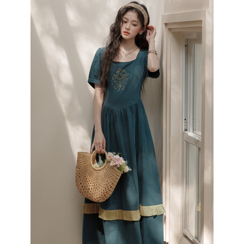 French Retro Palace-Style Green Embroidered Square-Neck Dress for Women, High-End and Elegant, Waist-Cinching Long Dress French Retro Palace-Style Green Embroidered Square-Neck Dress for Women, High-End and Elegant, Waist-Cinching Long Dress