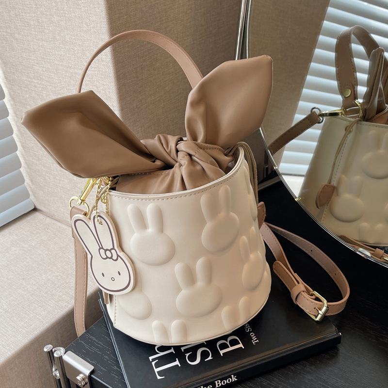 Bucket Bag Image 3