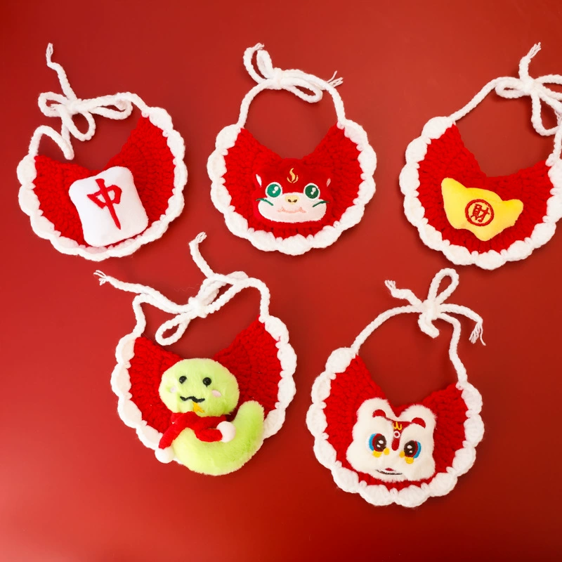 Домашние животные Новогодний вязаный шерстяной ошейник змеиный год украшения теплый нагрудник кошачий кошачий кошачий шейный нагрудник собаки осенний и зимний нагрудник