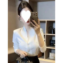 设计感V领白2024年秋季新款女装显瘦长袖衬衣打底上衣