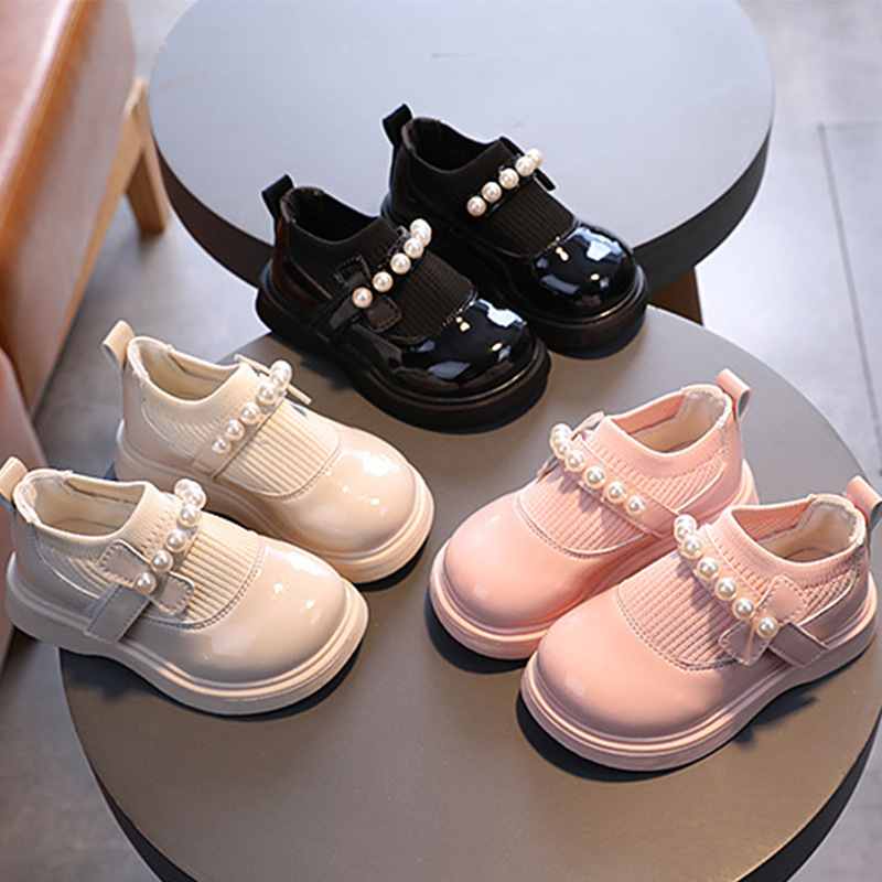 Children's Black Leather Shoes for Girls, Spring and Autumn Style, Children's Princess Shoes with a High-End Feel, Suitable for Ages 3-6, Beaded Fly-Knit Small Single Shoes