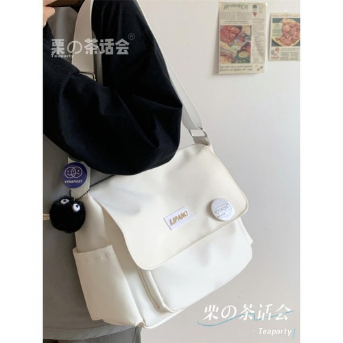 Tea party style Japanese INS Hong Kong style versatile artistic streetwear unisex postman shoulder bag for men trendy student crossbody bag for women