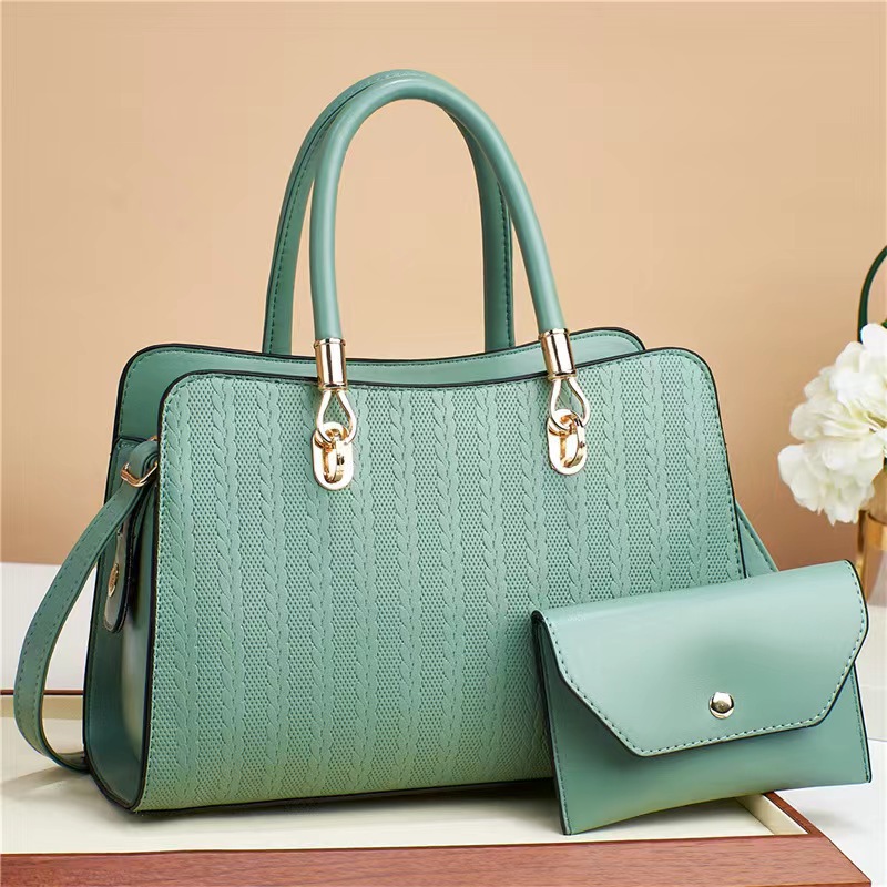 Women's Large Pu Leather Solid Color Vintage Style Classic Style Square Zipper Crossbody Bag display picture 4