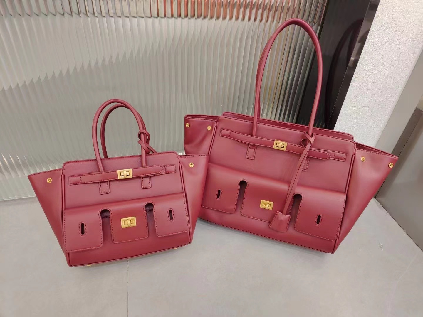 2024 nuevo bolso Tote con cerradura Roden de gran capacidad bolso de ala de motocicleta neutral bolso de hombro de cuero Tote bolso