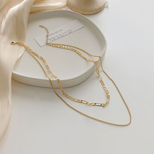 Elegant Layered Vintage Decorated Necklace for Women - Boho Chic Choker Necklace with Locking Chain - Trendy and Minimalist Style for Instagram