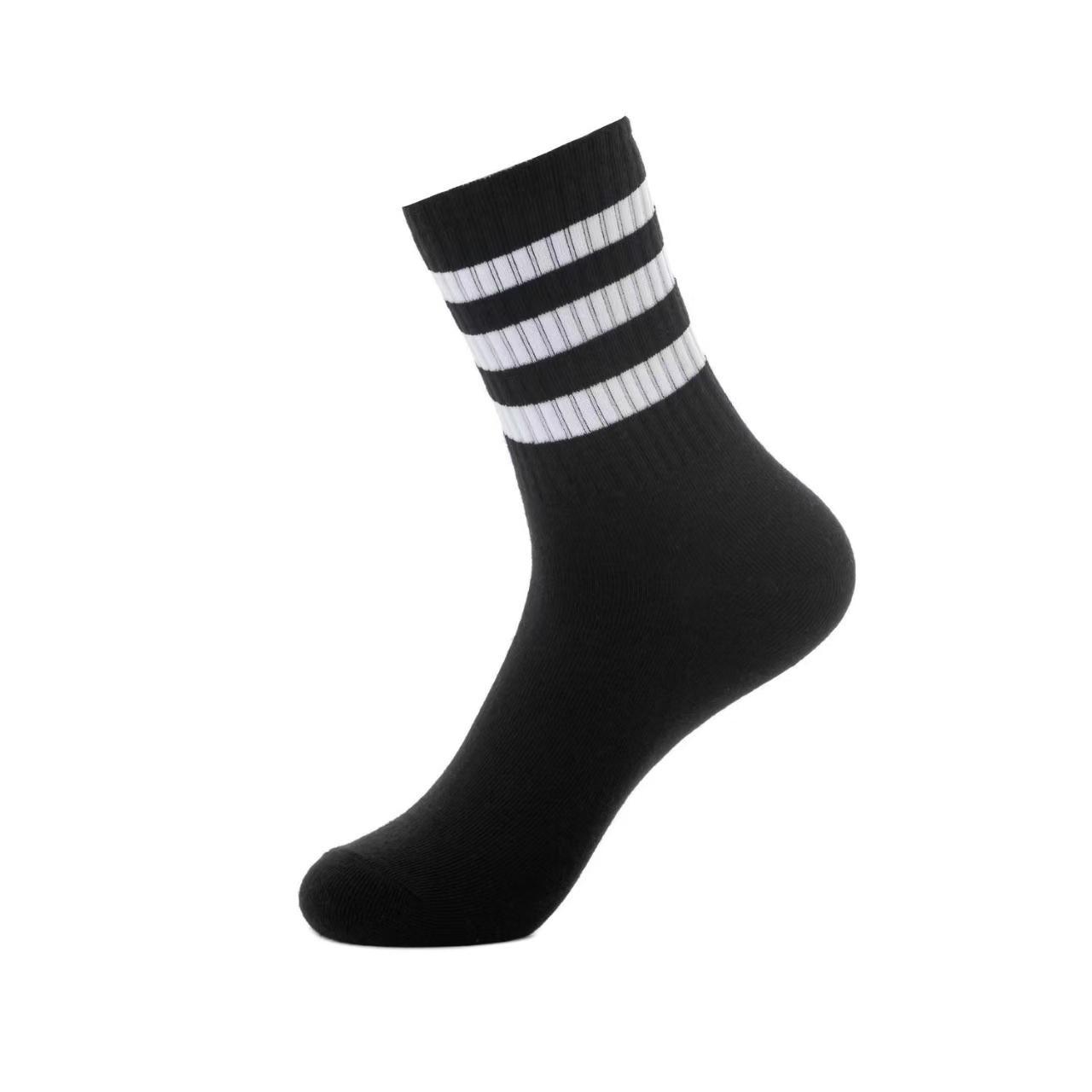 Calcetines Zhuji baratos al por mayor primavera y verano damas blanco y negro todo fósforo calcetines de tubo medio-alto ins calcetines de mujer calcetines de moda