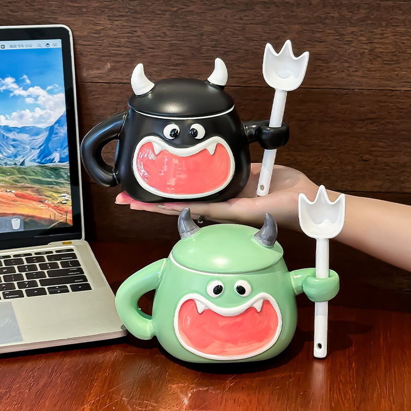 かわいい小さな悪魔のコップのアイデアは、マグカップの蓋付きスプーンがかわいい個性的な陶磁器のコップの誕生日プレゼントの女性を責めます|undefined