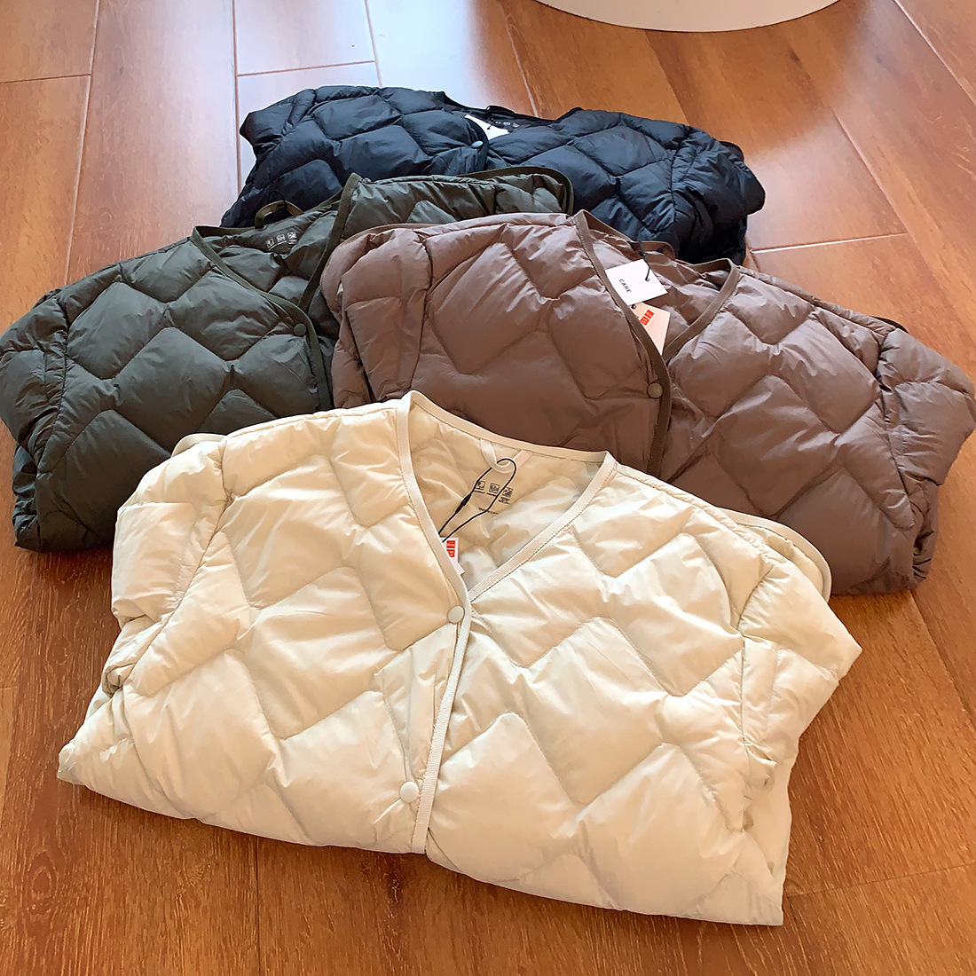 품질이 아주 좋습니다! 심플하고 고급스러운 가벼운 보온 다용도 여성용 브이넥 마름모 다운 재킷