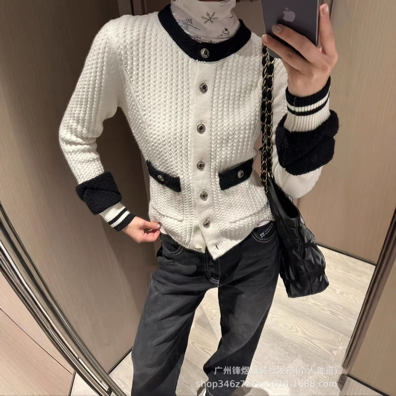 Nanyou Xiaoxiangfeng 25 Autumn and Winter Double Ch Ski Series Sweater Black and White Contrasting Cuffs Letter Knitted Cardigan Top