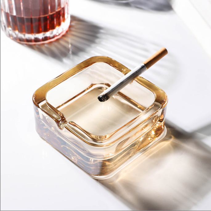Ceniciero de vidrio de cristal doméstico pequeño exquisito estilo cuadrado cigarrillo de lujo ligero sala de estar hotel creativo cigarrillo de alta calidad