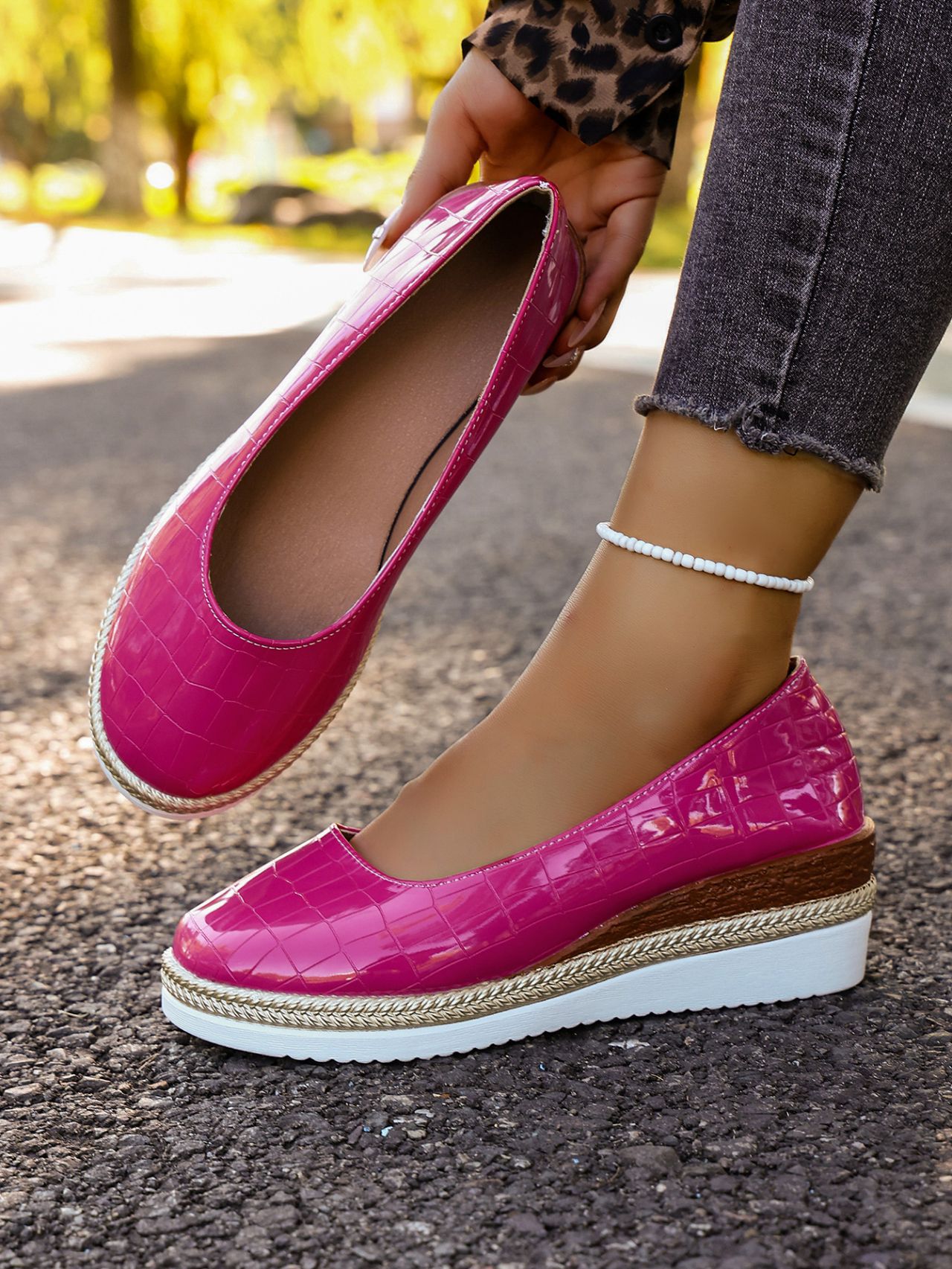 Damen Slipper Mit Plateausohle Und Rundem Zehenbereich Schwarz_voghion.com