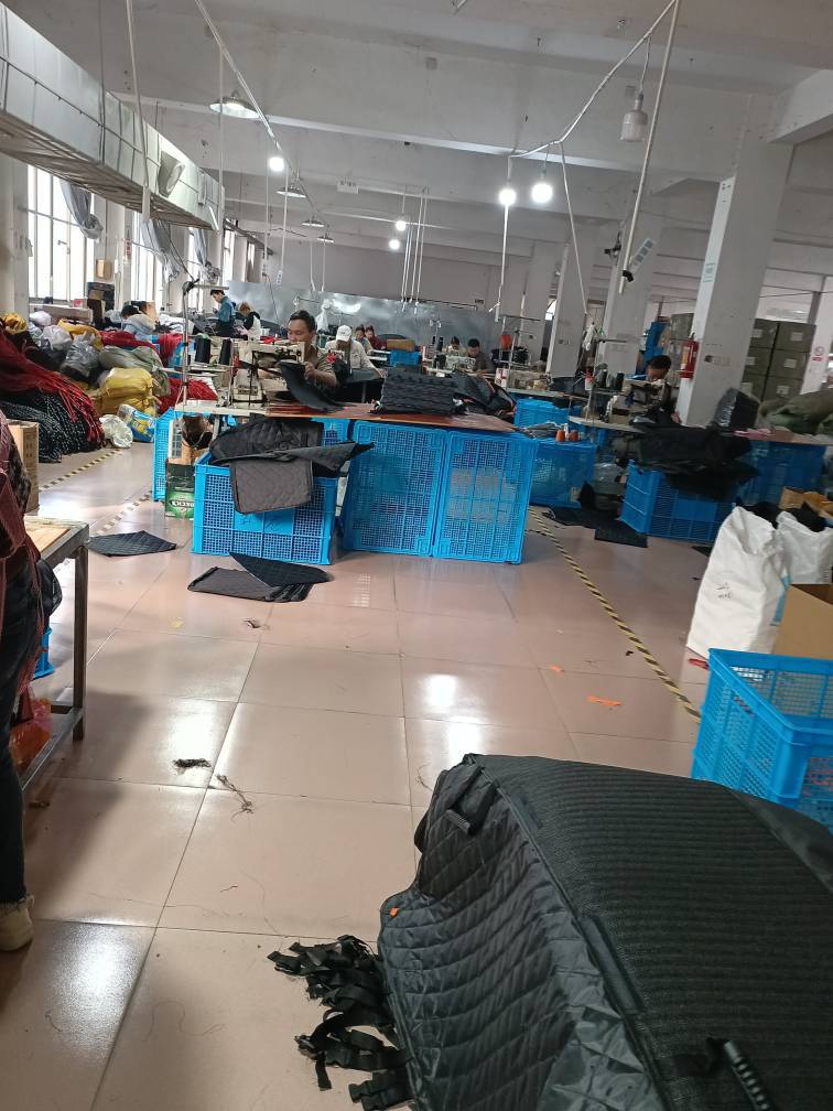 骨头款宠物垫子生产现场