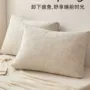 卧室立体肌理厚实靠枕