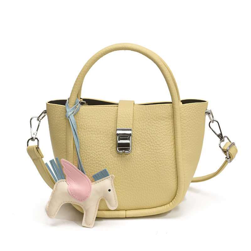 Bolso de cubo para mujer, tendencia transfronteriza de alta gama, bolso de mano con patrón de lichi, viaje diario, bolsa de mensajero de canasta de verduras de estilo occidental