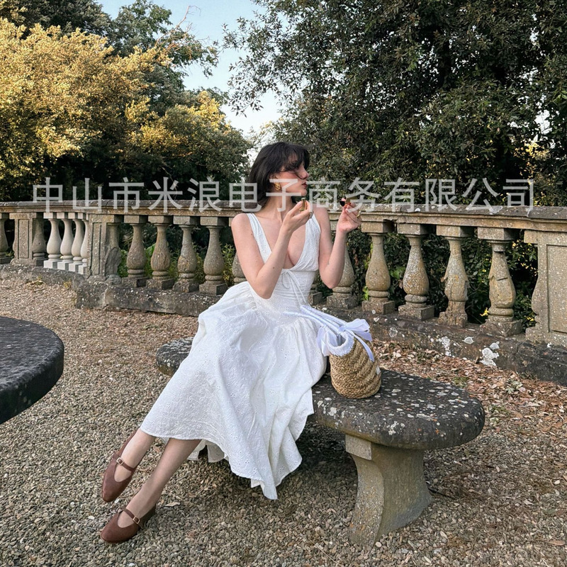 American-Style Design Deep V-Neck Niche Trendy Halter Neck Strap Dress, Unique Retro Slim Fit Lace Dress