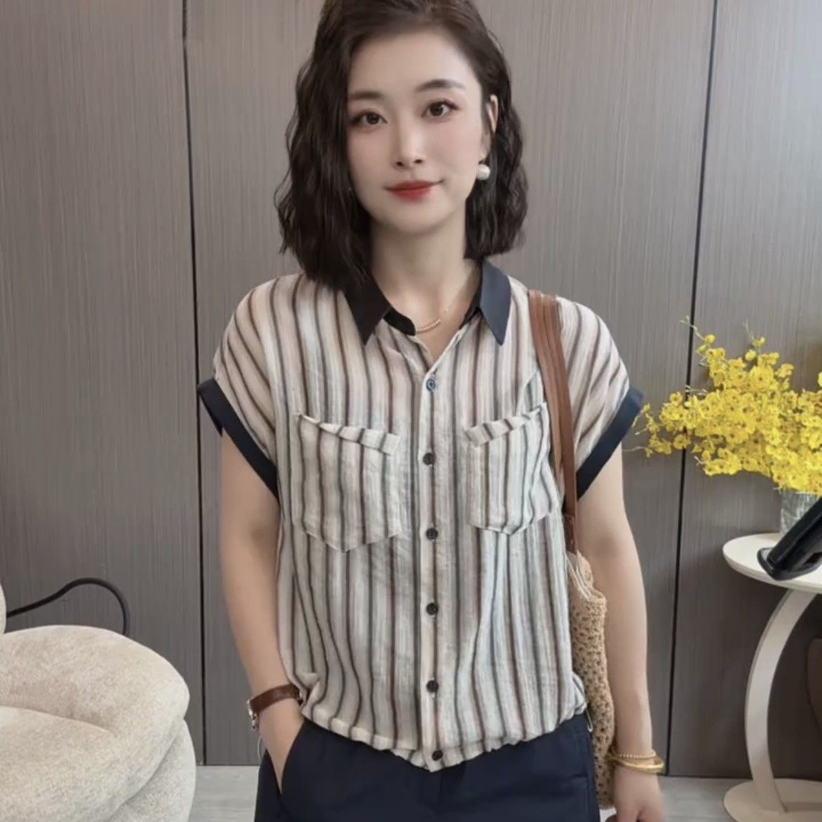 2026夏季新款女士休闲洋气宽松条纹衬衫上衣时尚显瘦翻领短袖衬衫