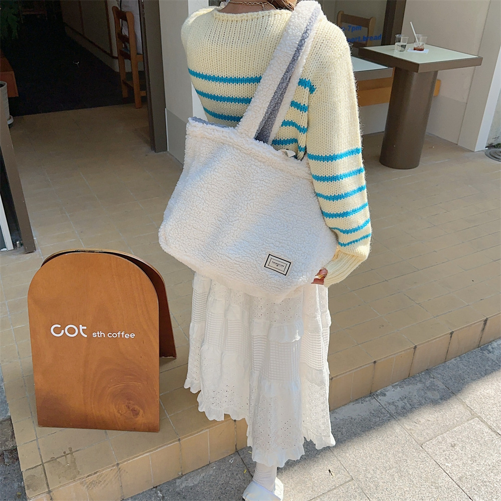 310232 Autumn and Winter Plush Bag for Women 2023 New style, front and back dual-purpose lambskin large capacity tote bag for single shoulder undefined