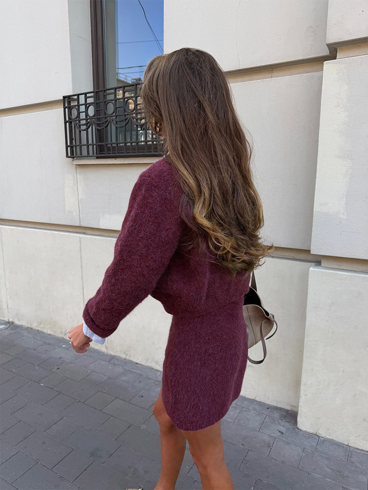 Bộ áo len cardigan dáng rộng và chân váy ngắn ôm nữ phong cách Âu Mỹ, chất liệu len pha mềm mại — Màu trắng, Màu đỏ thẫm, Xanh đậm, màu xám chi tiết 19
