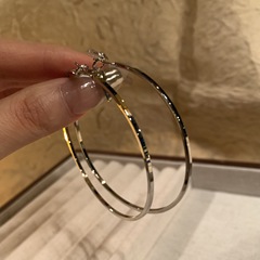 おしゃれな利器 ~ 大げさな円のピアスの新製品2024の爆発的な大きな丸い顔に合ったイヤリングの四角い顔の耳飾り