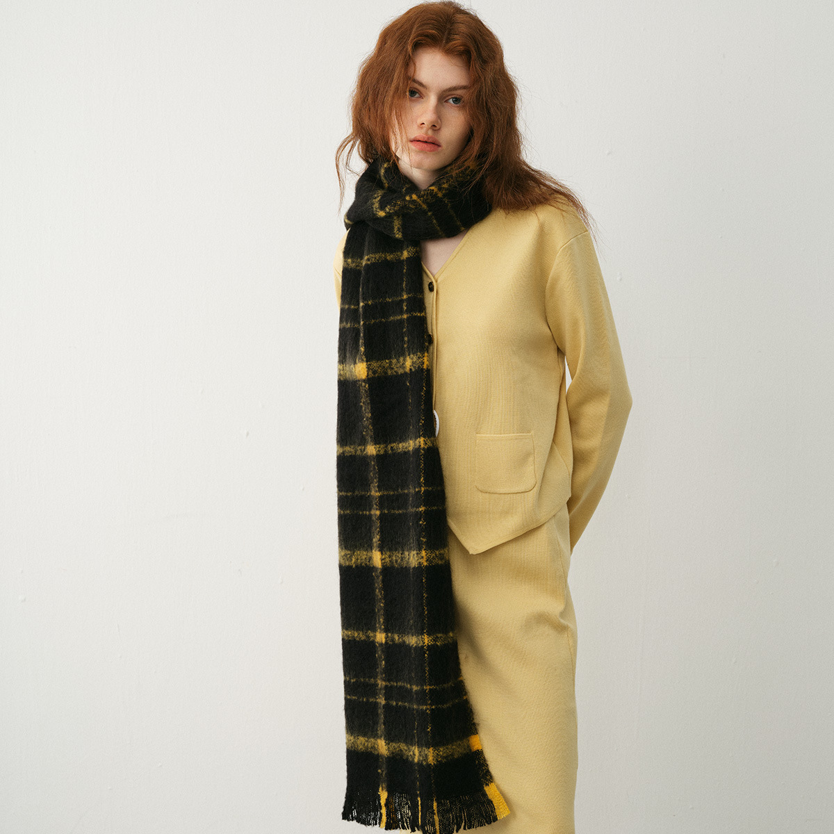 Bufanda de rayas con contraste de colores de ambiente americano para otoño e invierno, capa de borde de lana suave para mujer y capa con pechera a cuadros de color a juego._voghion.com