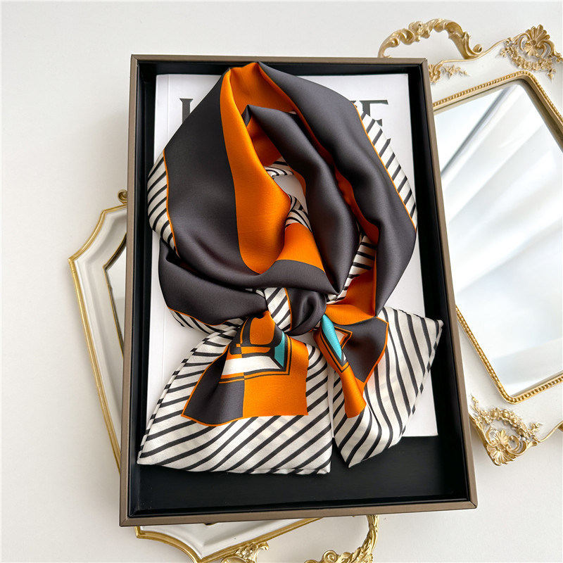 Foulard donna in seta con stampa floreale sciarpa leggera elegante_voghion.com