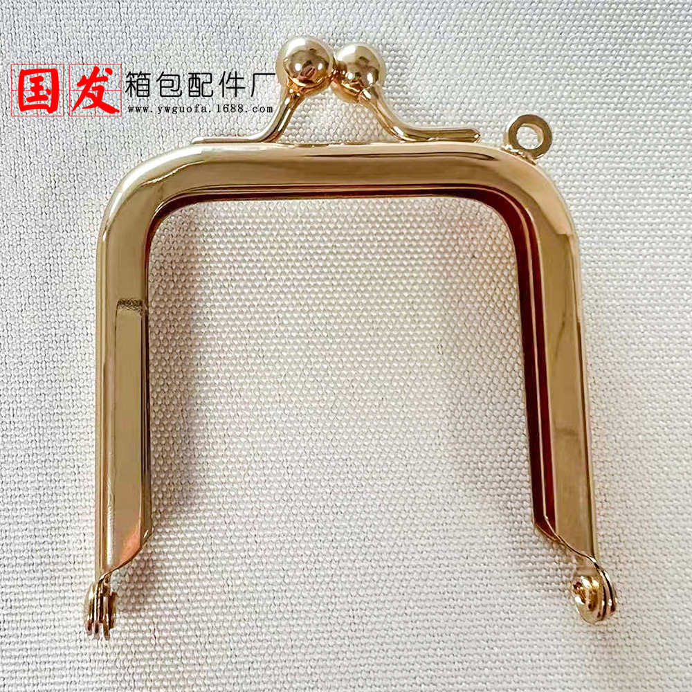 Para hacer: 6*6CM cuadrado brillante sin orificios caja de viscosa dorada con hebilla de equipaje y clip de equipaje