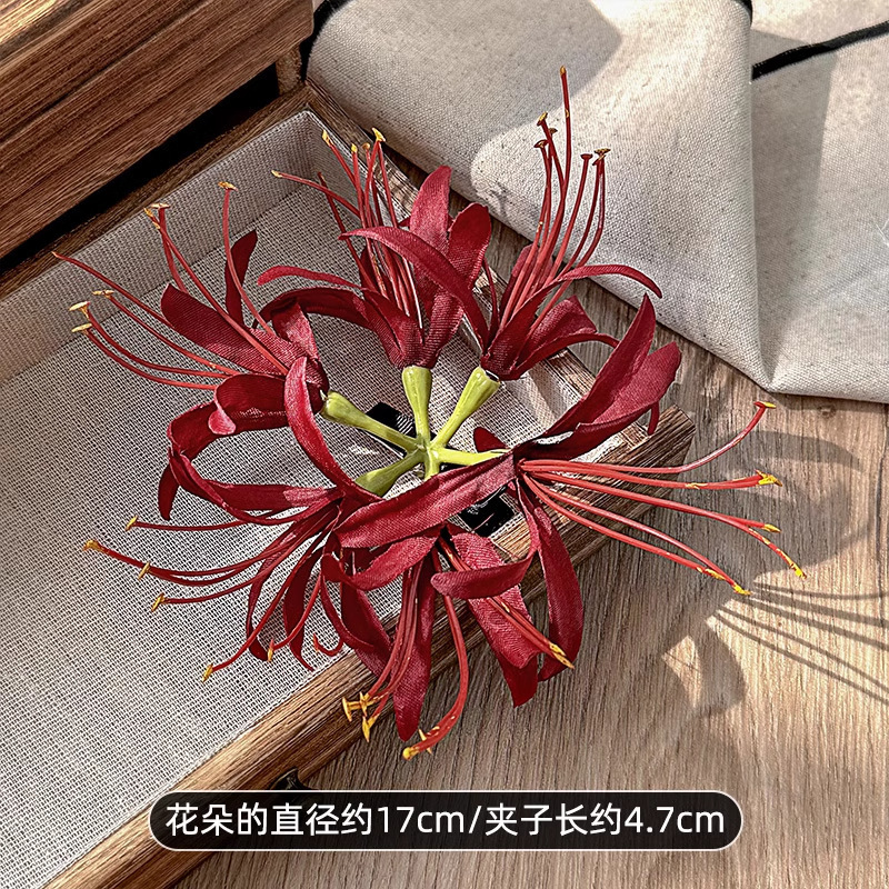 Chica caliente con flores naranjas orquídeas mariposa clips de cabello vacaciones fotos atmósfera clips de cabello