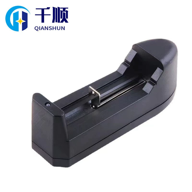 Qianshun одно зарядное устройство 18650-сиденье зарядное устройство сильный свет фонарик зарядное устройство