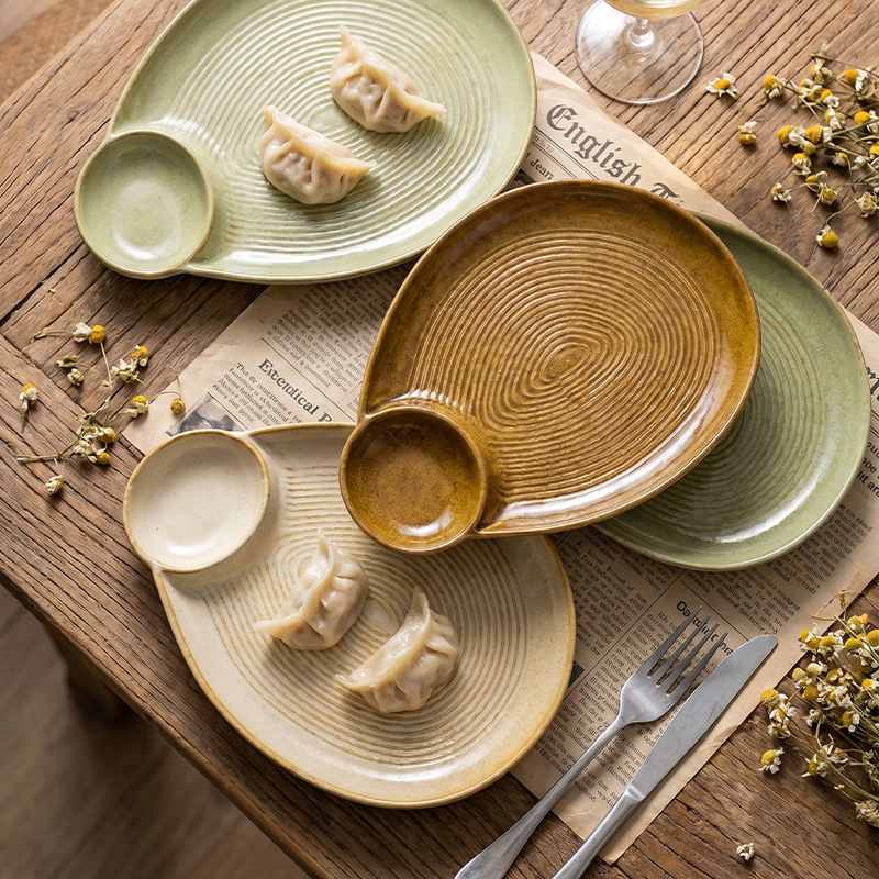 Simple multi-color glazed ceramic dinner plate with grooves, suitable for restaurants and hotels, includes a dipping sauce dish and dumpling plate, practical for home use Simple multi-color glazed ceramic dinner plate with grooves, suitable for restaurants and hotels, includes a dipping sauce dish and dumpling plate, practical for home use