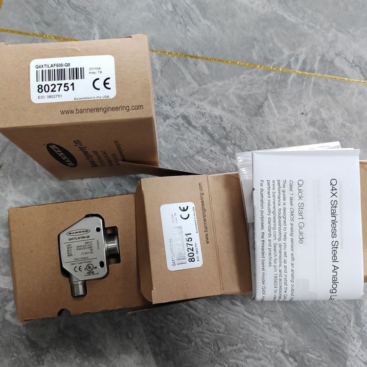邦纳 Q4XTILAF300-Q8 坚固耐用的全能型光电传感器