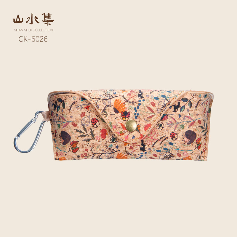 Cork-print portable eyeglass case, anti-pressure and scratch-resistant with carabiner, vintage artistic sunglasses storage box Cork-print portable eyeglass case, anti-pressure and scratch-resistant with carabiner, vintage artistic sunglasses storage box