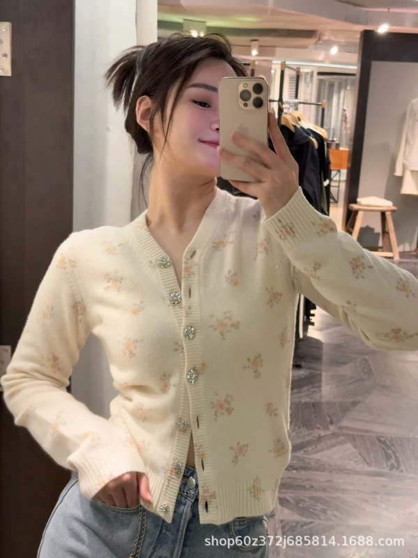高版本早秋新款丹麦小众设计V领针织印花水钻纽扣开衫毛衣外套|undefined