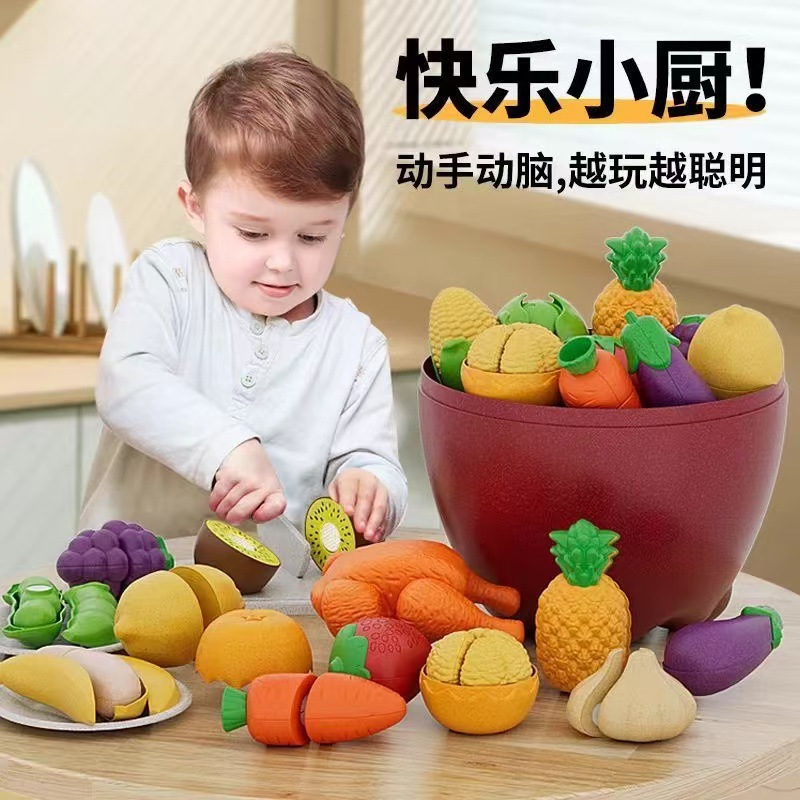 Juguetes de regalo, manzanas grandes, frutas y verduras divertidas, frutas cortadas, alegre, pelado, Año Nuevo, mordida, almacenamiento de bebés