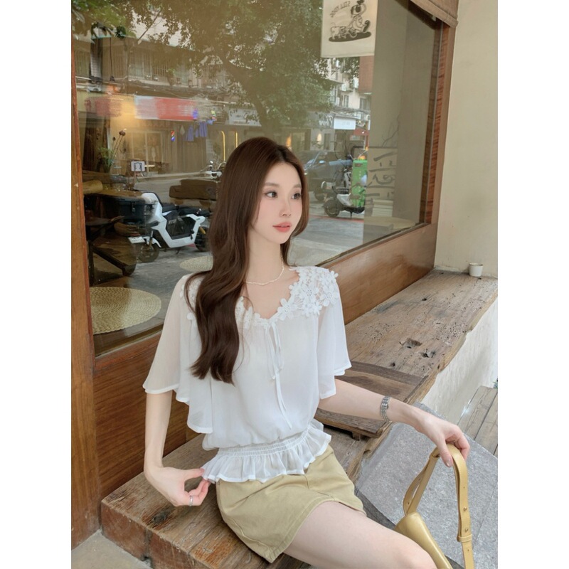 Real shot of a gentle French-style lace spliced V-neck tie-waist slimming chiffon blouse for women 16176 Real shot of a gentle French-style lace spliced V-neck tie-waist slimming chiffon blouse for women 16176