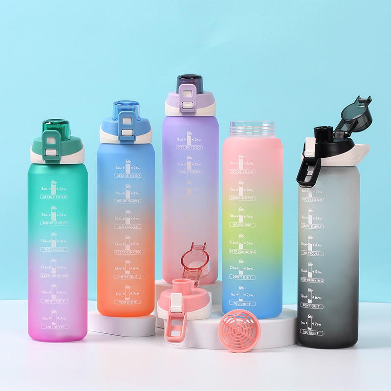 Nueva moda de gran capacidad al aire libre esmerilado taza de plástico gradiente deportes botella de agua portátil colorido espacio taza de beber directa