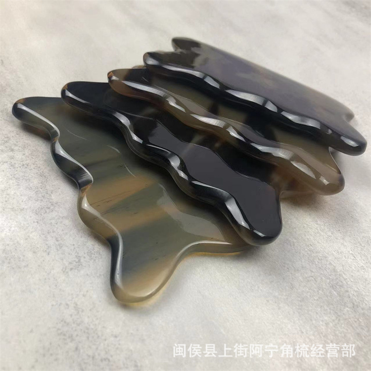 Horn Gua Sha Board Buffalo Horn Scraping Massage Tool Wavy Plate for Body Back Face Meridian Care 9.5cm in use